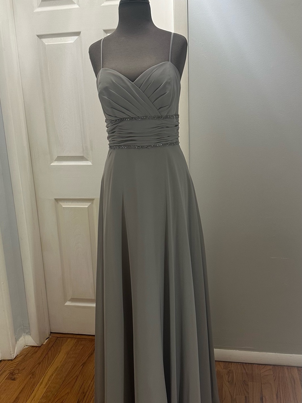 Elegant Grey Spaghetti-Strap Evening Dress